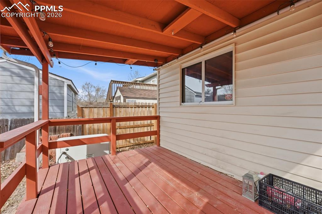 Image 28 of 40: Deck