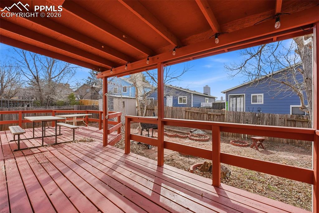 Image 30 of 40: Deck