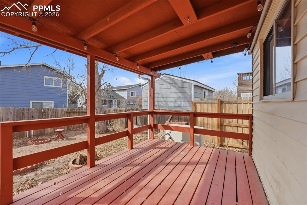 Image 31 of 40: Deck