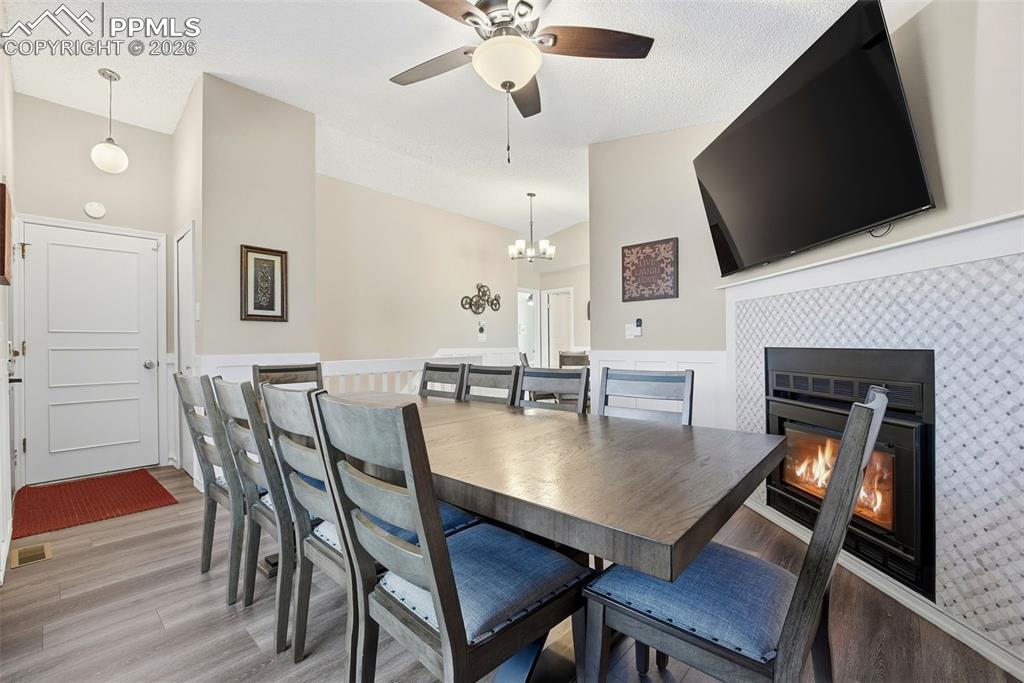 Image 8 of 40: Dining Area