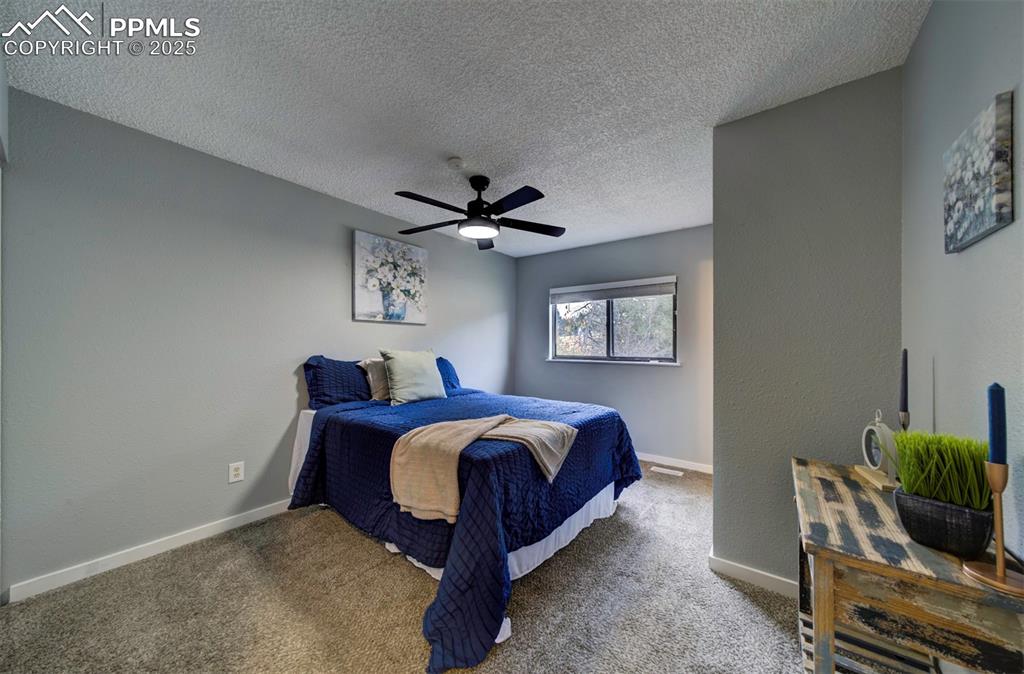 Image 10 of 18: Bedroom