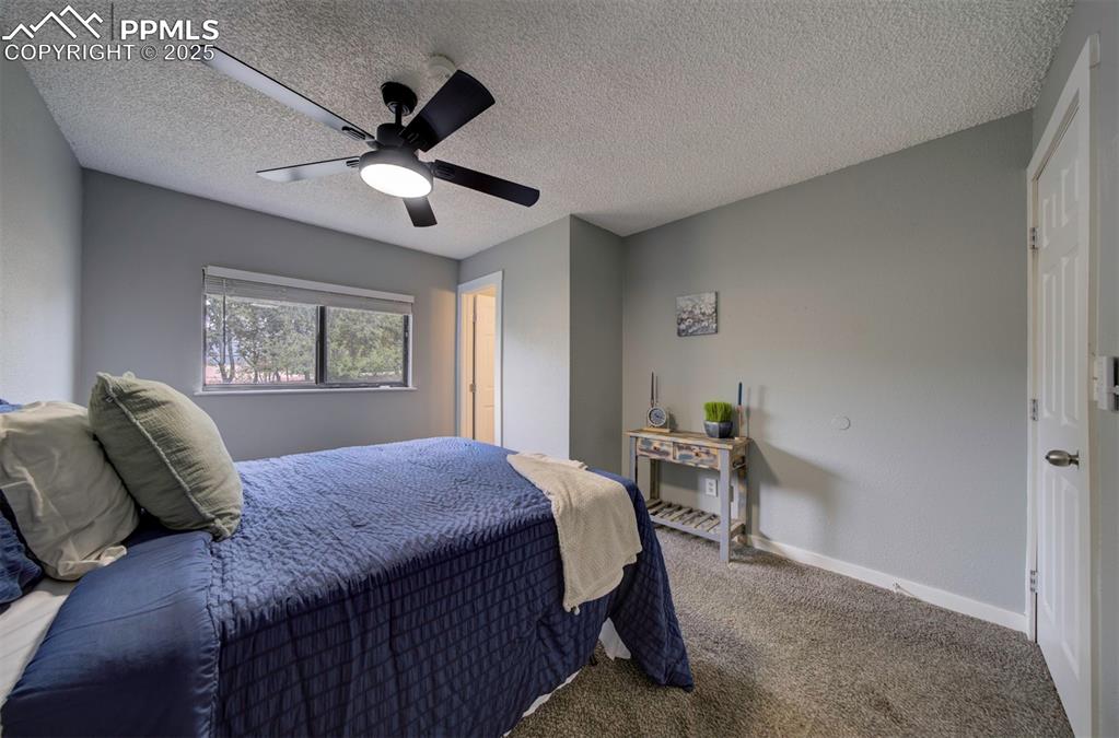 Image 11 of 18: Bedroom