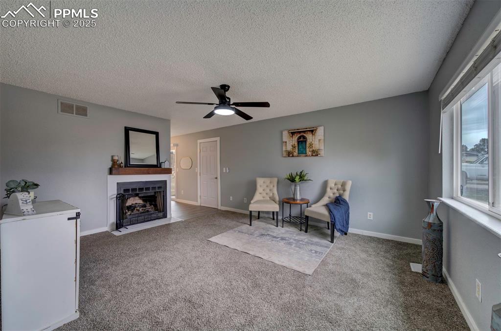 Image 3 of 18: Sitting Room