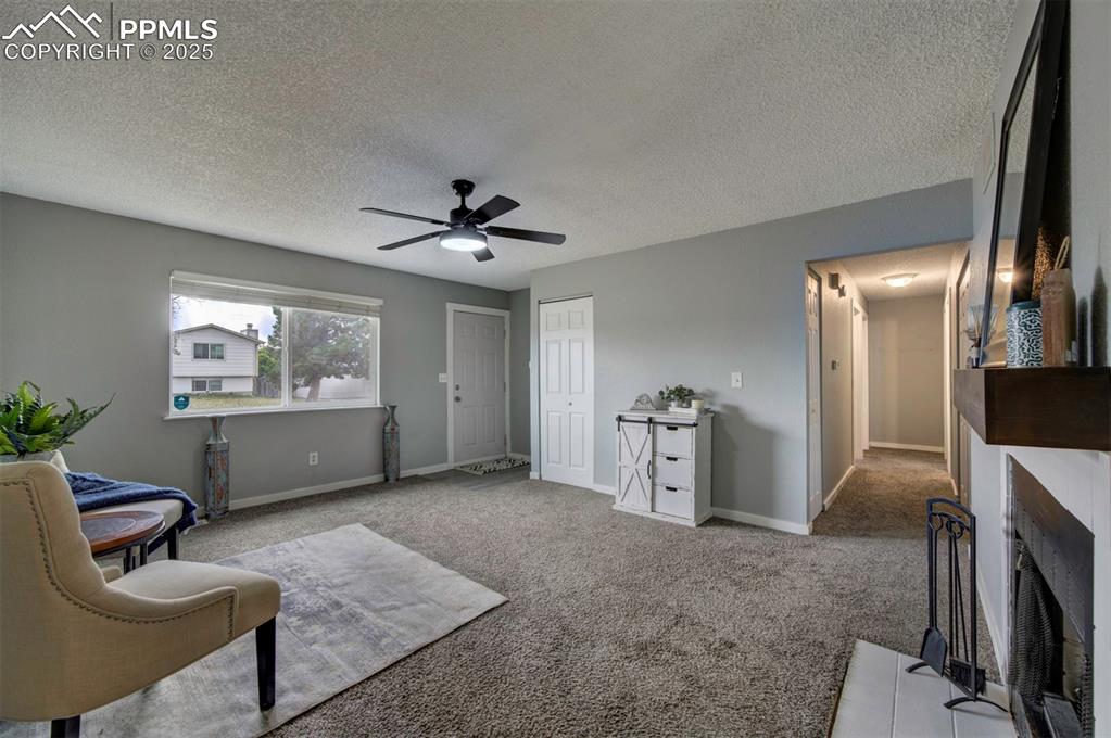Image 4 of 18: Sitting Room