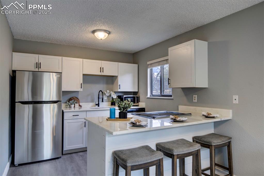 Image 6 of 18: Kitchen