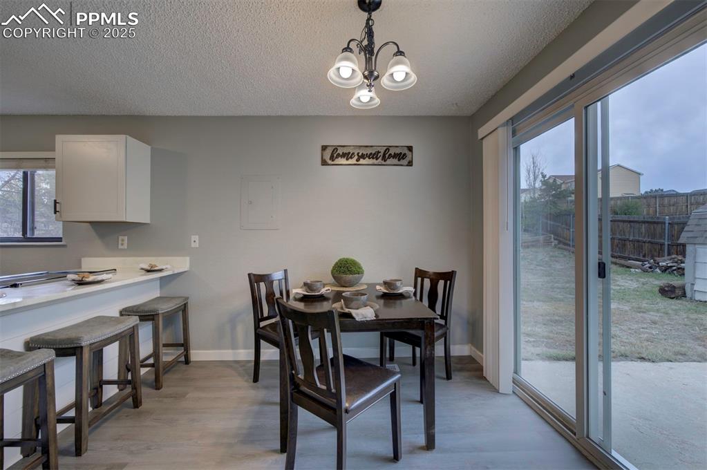 Image 8 of 18: Dining Area