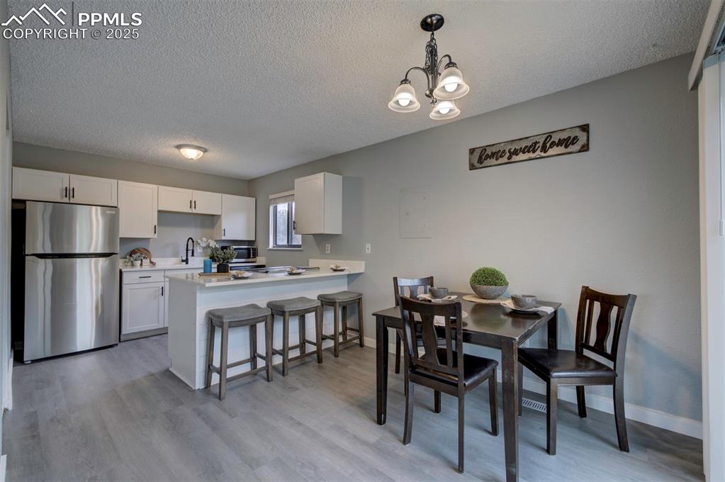 Image 9 of 18: Dining Area
