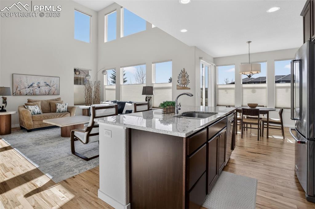 Image 14 of 42: Kitchen