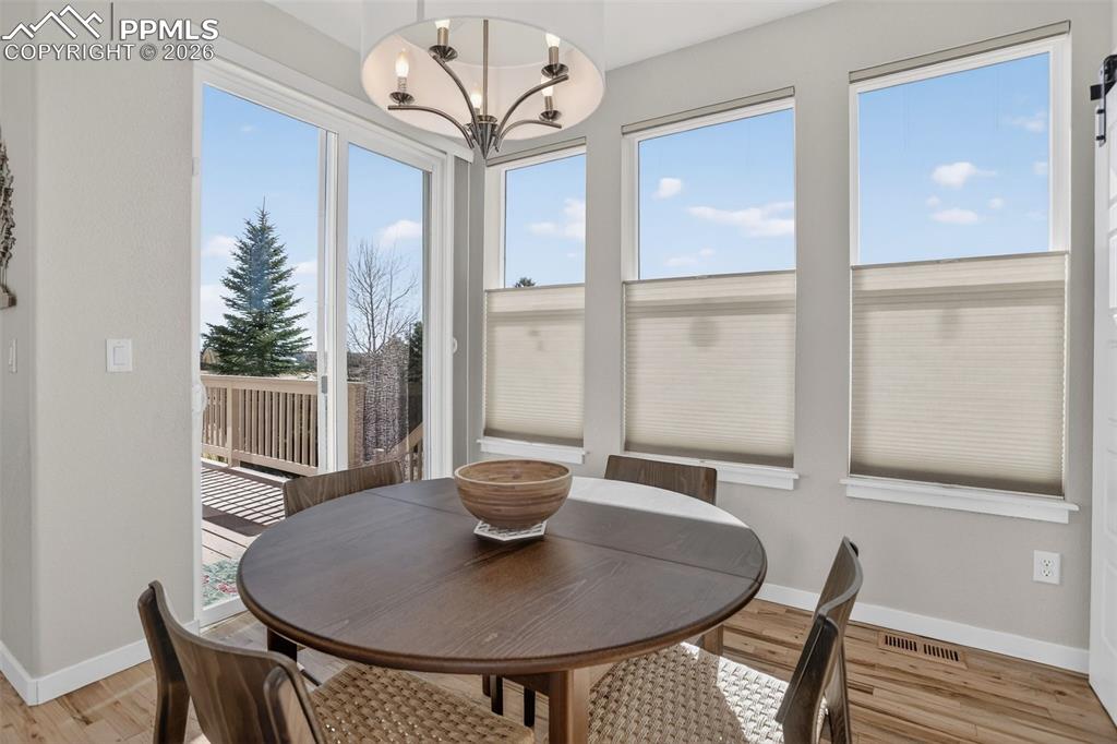 Image 18 of 42: Dining Area