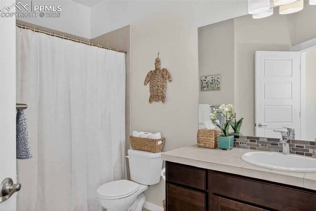 Image 21 of 42: Bathroom