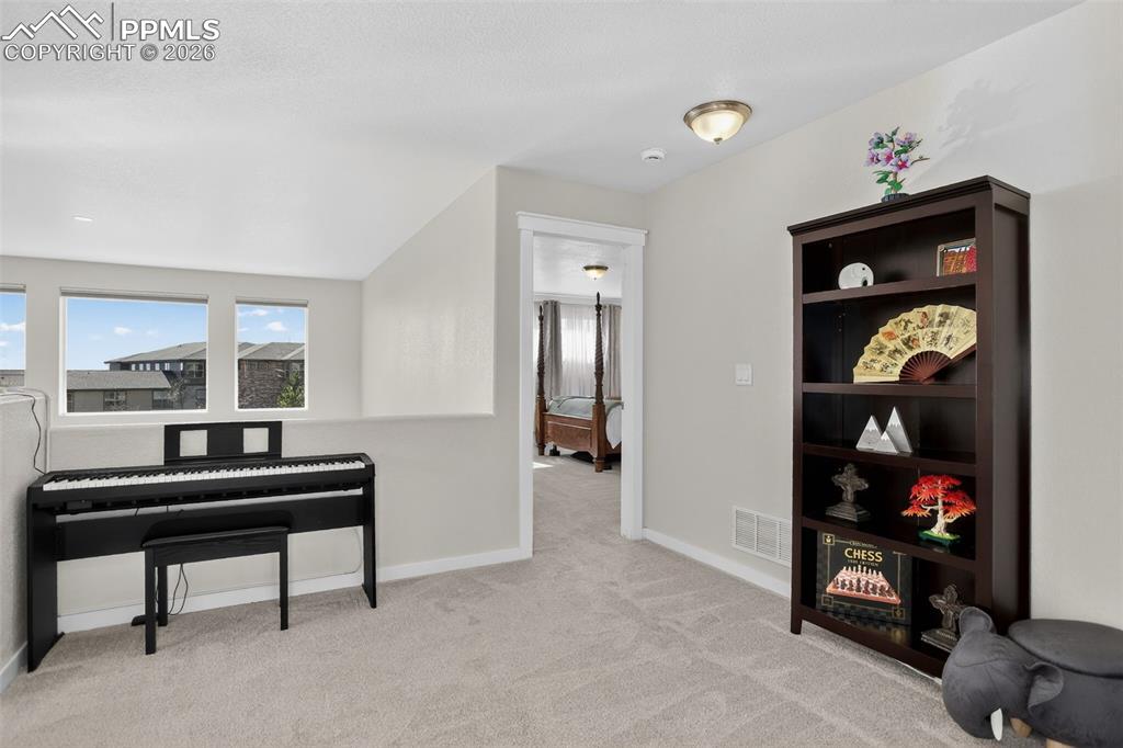 Image 25 of 42: Sitting Room