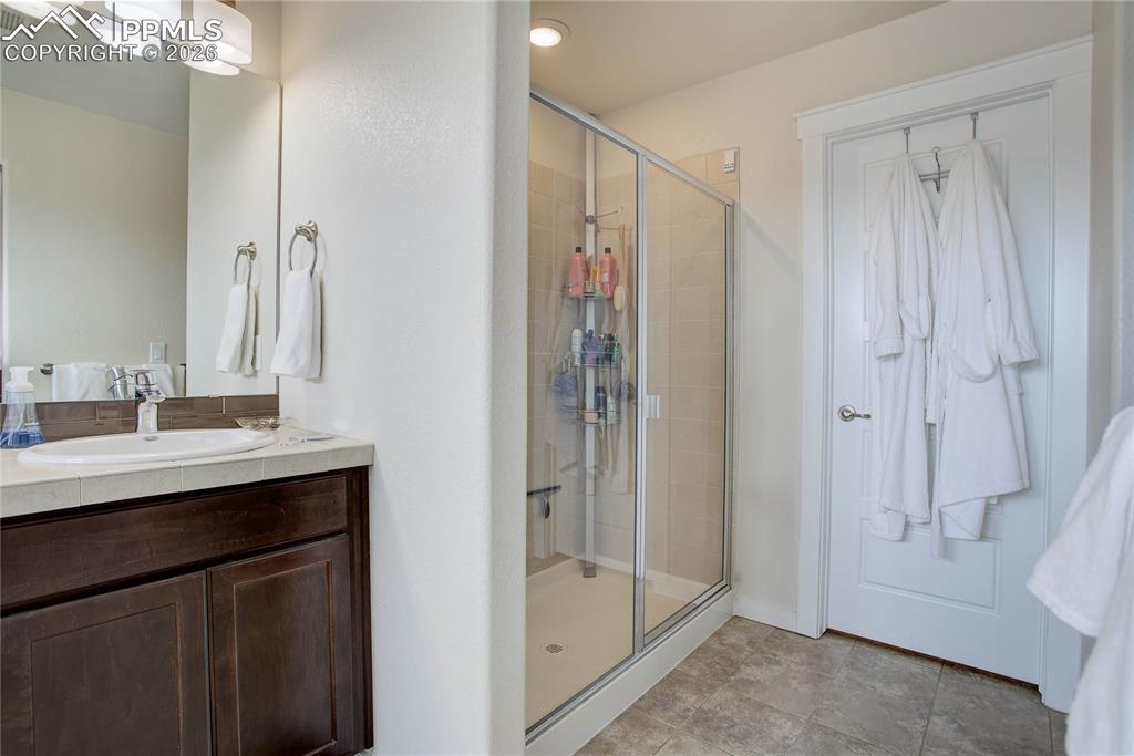 Image 31 of 42: Bathroom