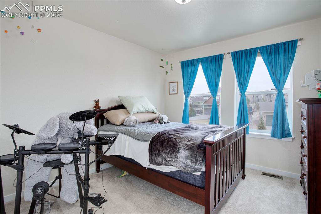 Image 35 of 42: Bedroom