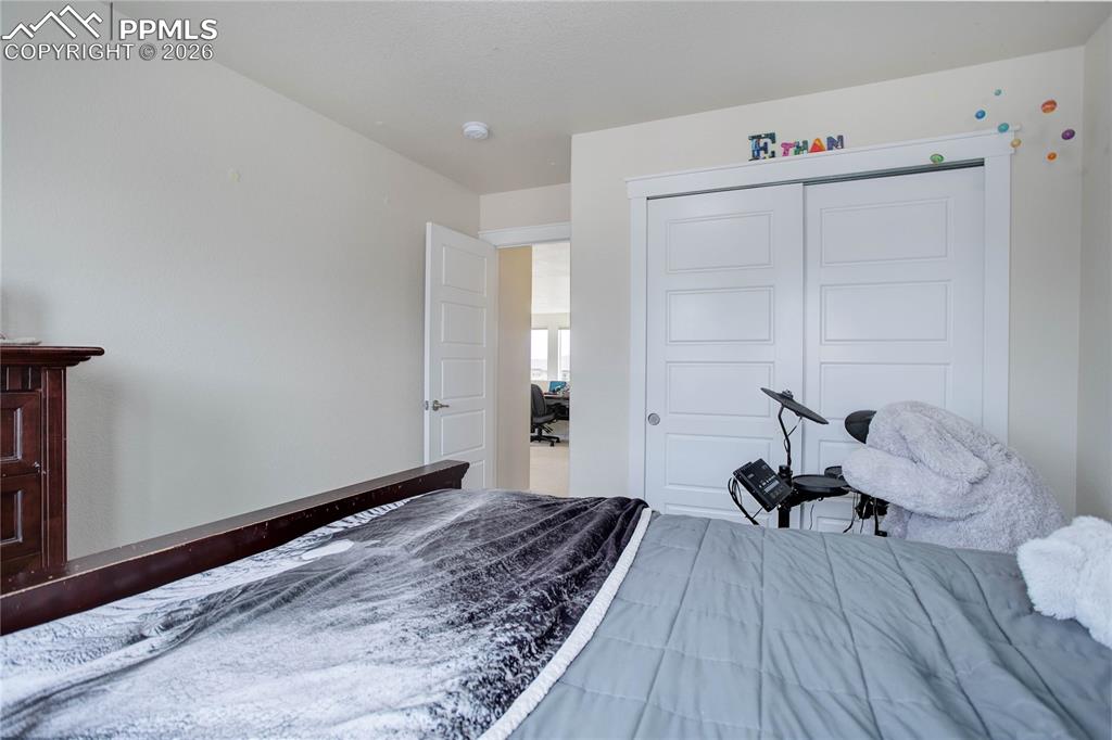 Image 36 of 42: Bedroom