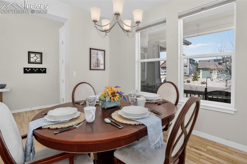 Image 7 of 42: Dining Area