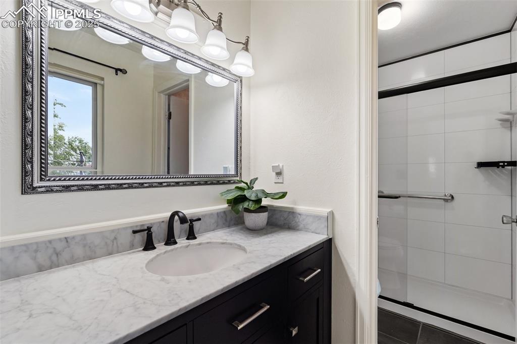 Image 18 of 39: Bathroom