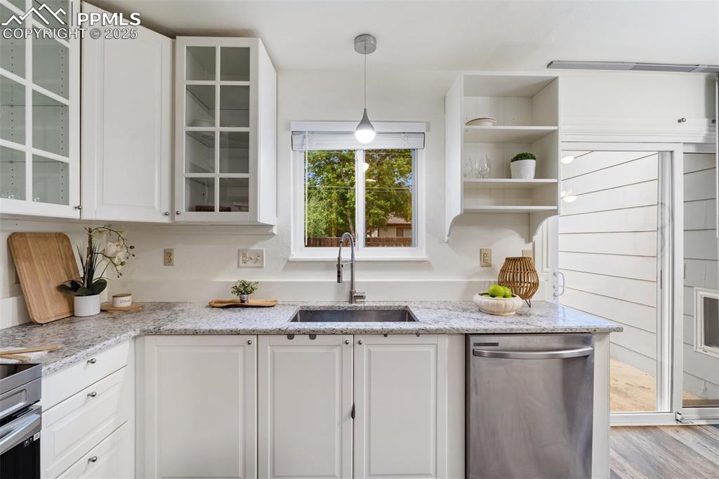 Image 7 of 39: Kitchen