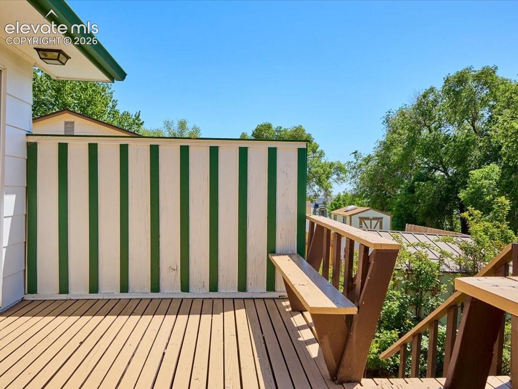 Image 42 of 50: Deck