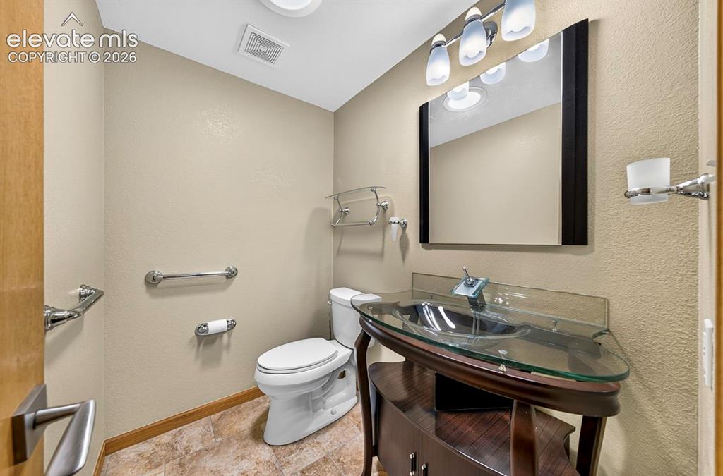 Image 15 of 48: Bathroom