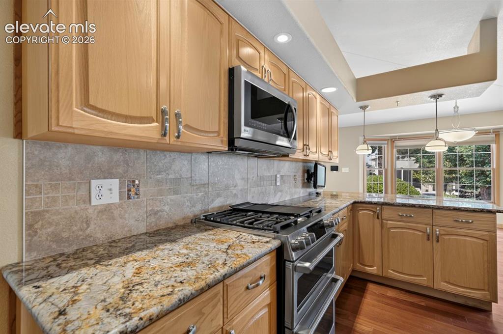 Image 19 of 48: Kitchen