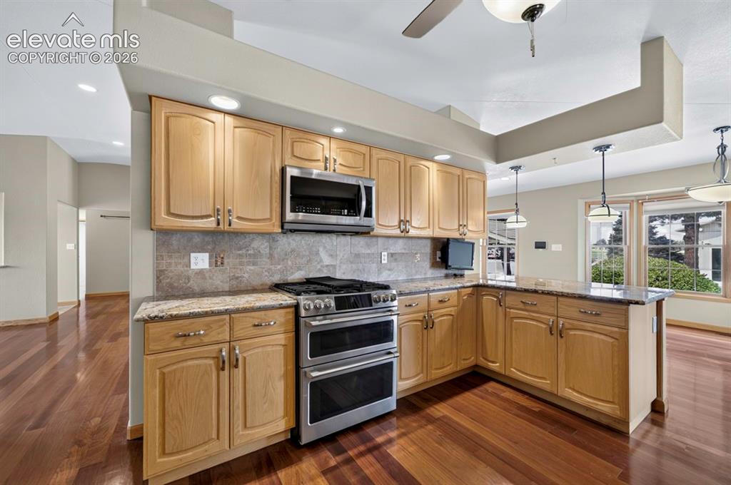 Image 20 of 48: Kitchen