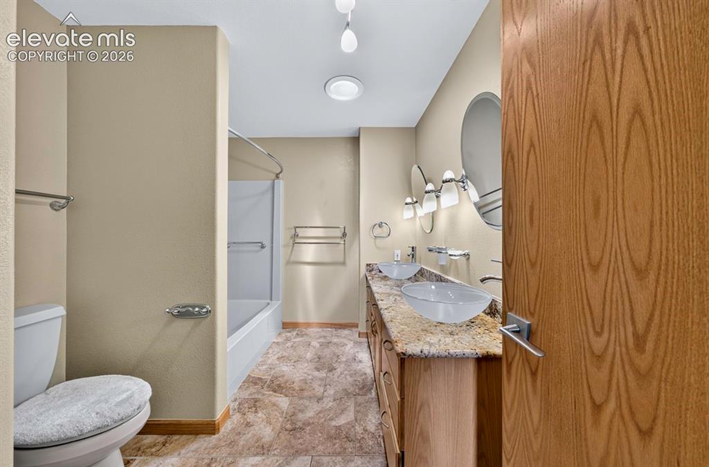 Image 38 of 48: Bathroom