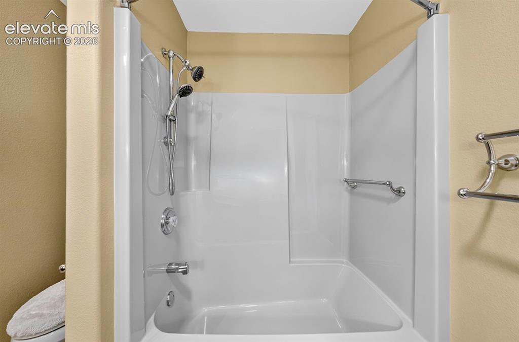 Image 39 of 48: Bathroom