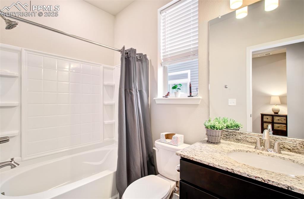 Image 8 of 39: Full bath with tub/shower.