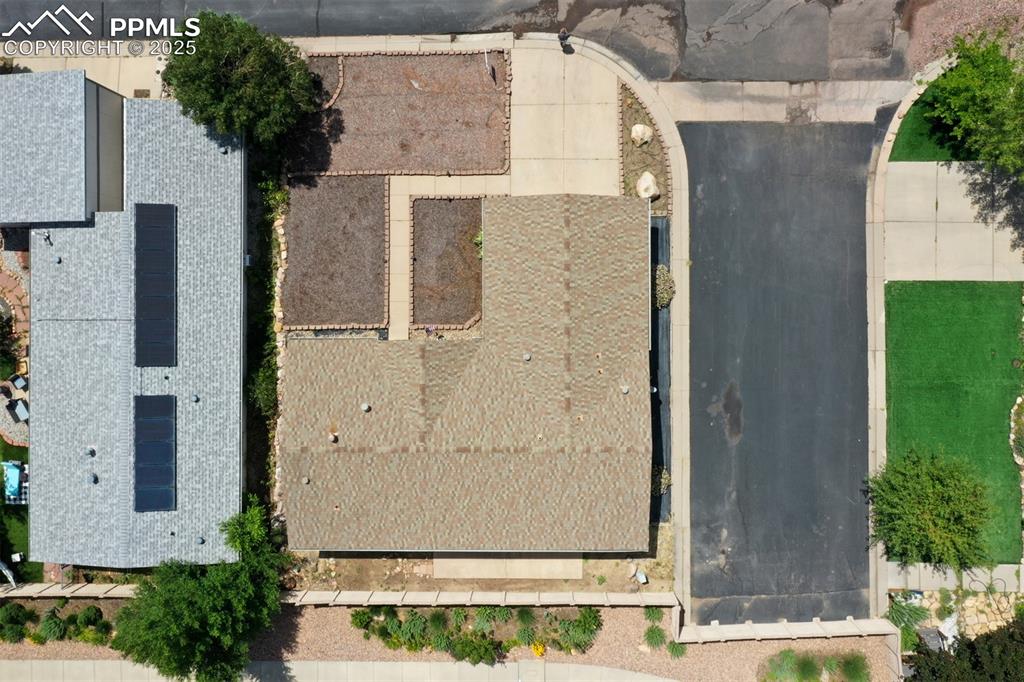 Image 29 of 31: Aerial view of property and surrounding area