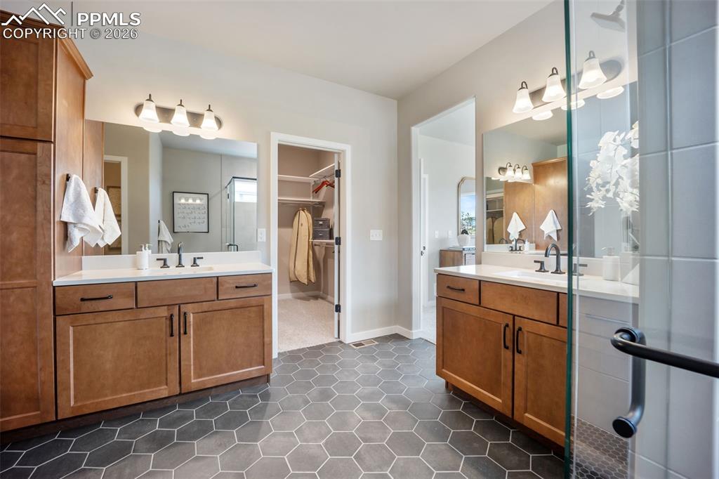 Image 12 of 29: Bathroom