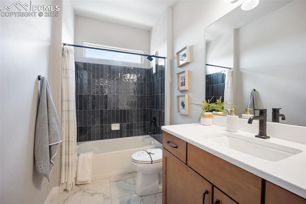 Image 14 of 29: Bathroom