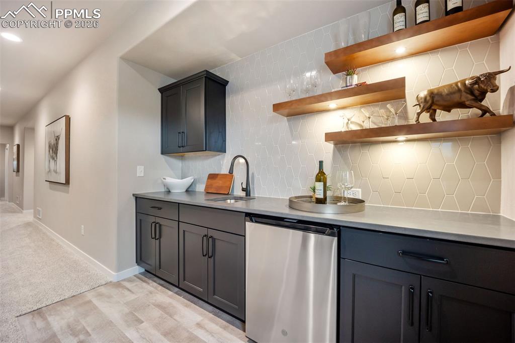 Image 23 of 29: Kitchen