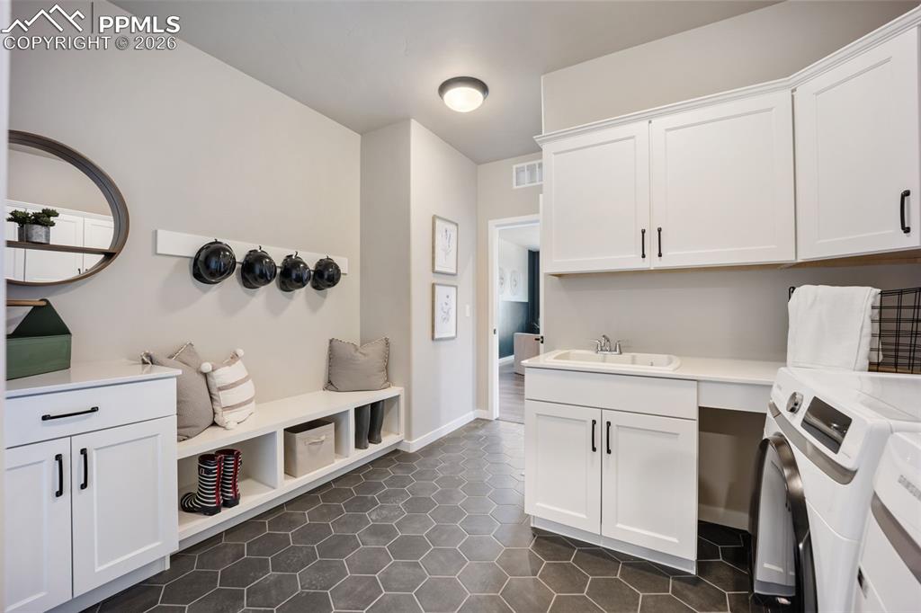 Image 25 of 29: Laundry