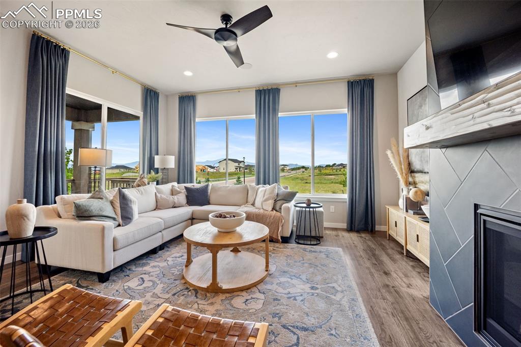 Image 3 of 29: Living Room