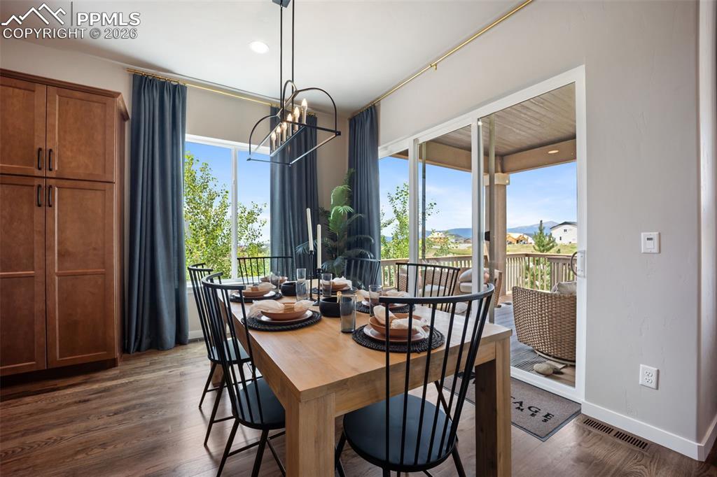 Image 8 of 29: Dining Area