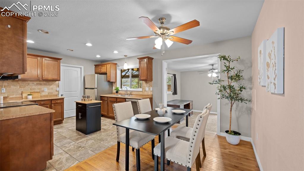 Image 13 of 42: Dining Area