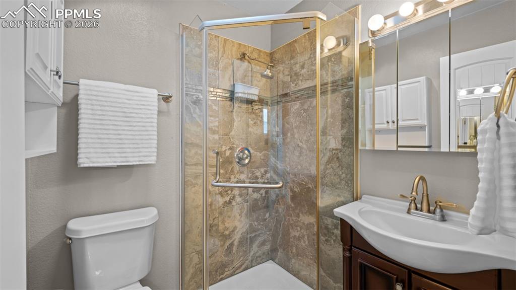 Image 22 of 42: Master Bathroom