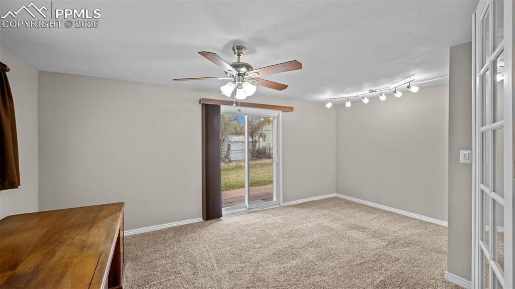 Image 24 of 42: Office