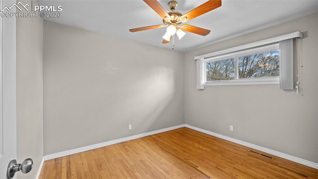 Image 25 of 42: Bedroom