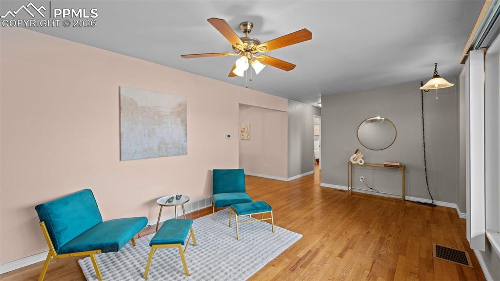 Image 6 of 42: Sitting Room