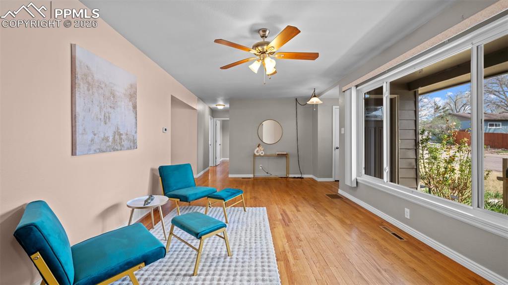 Image 7 of 42: Sitting Room