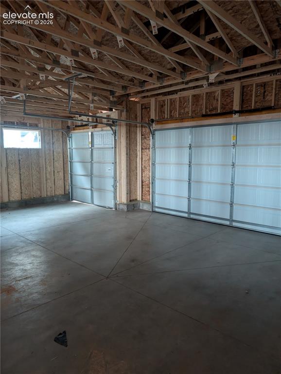 Image 21 of 28: Garage