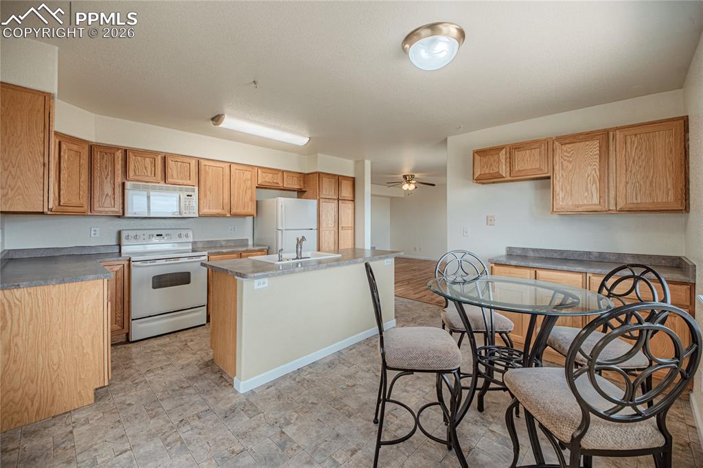 Image 11 of 49: Kitchen