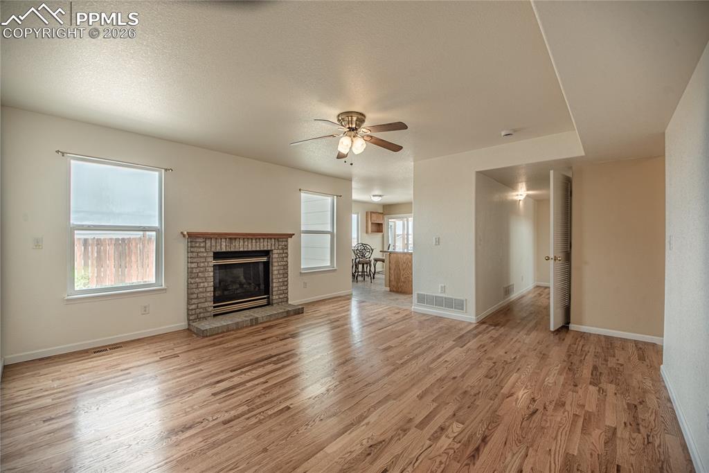 Image 14 of 49: Living Room