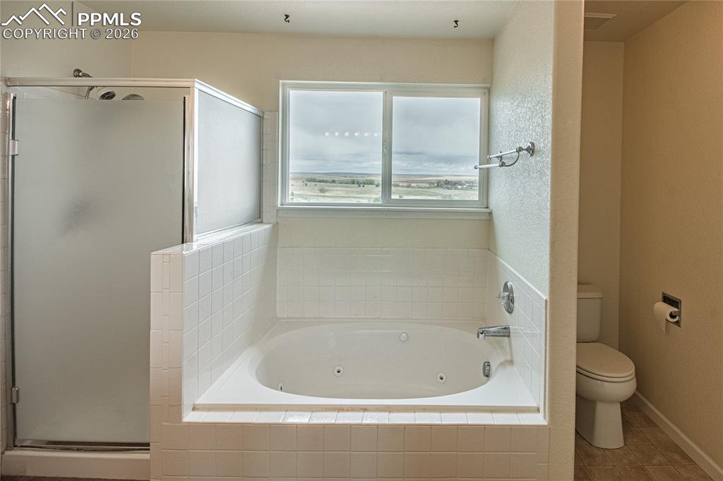 Image 24 of 49: Bathroom