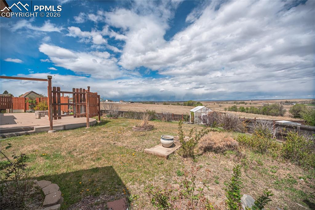 Image 38 of 49: Yard