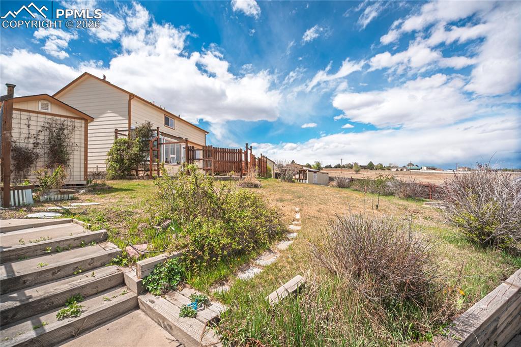 Image 39 of 49: Yard