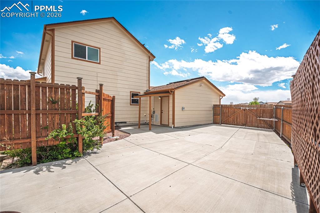 Image 41 of 49: Back of Structure