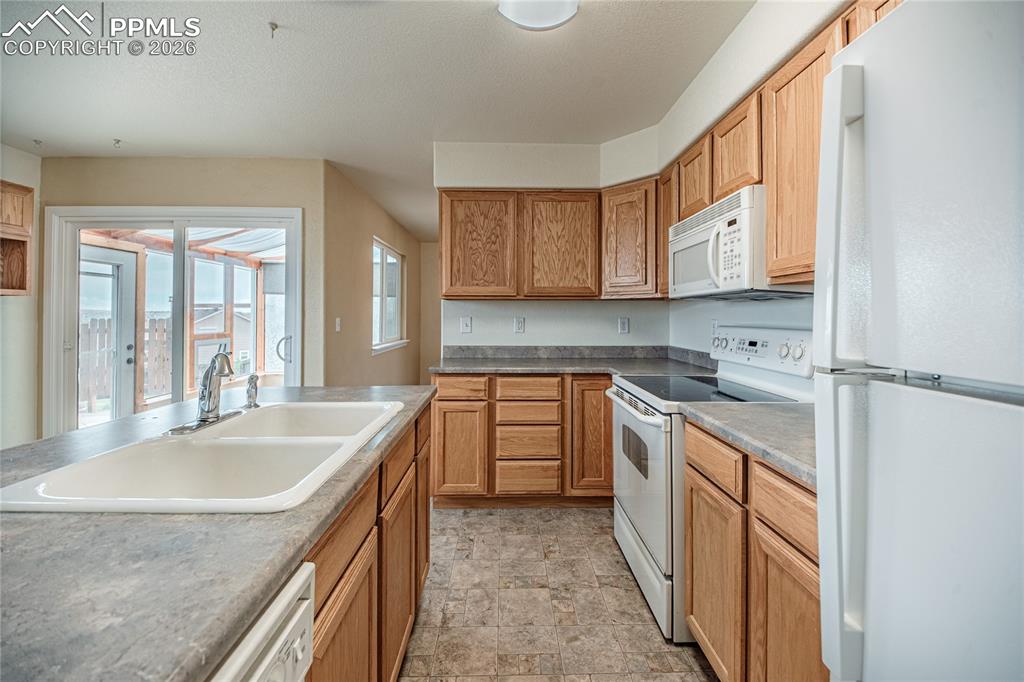 Image 8 of 49: Kitchen