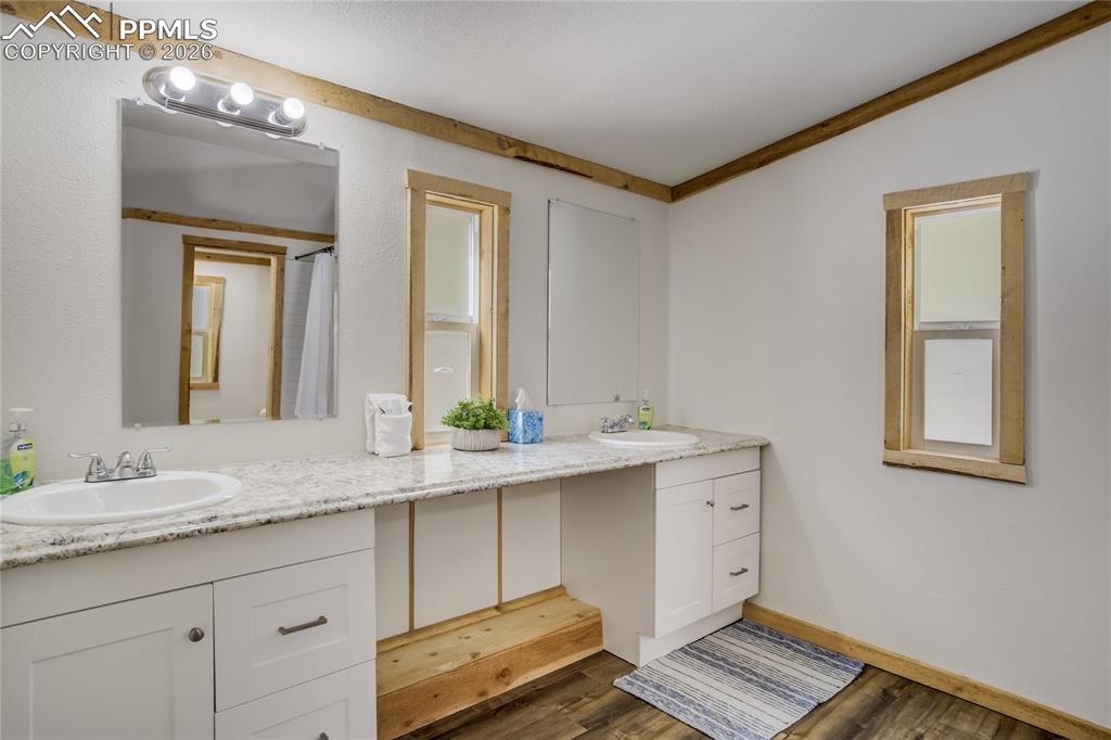 Image 30 of 42: ADU primary bedroom